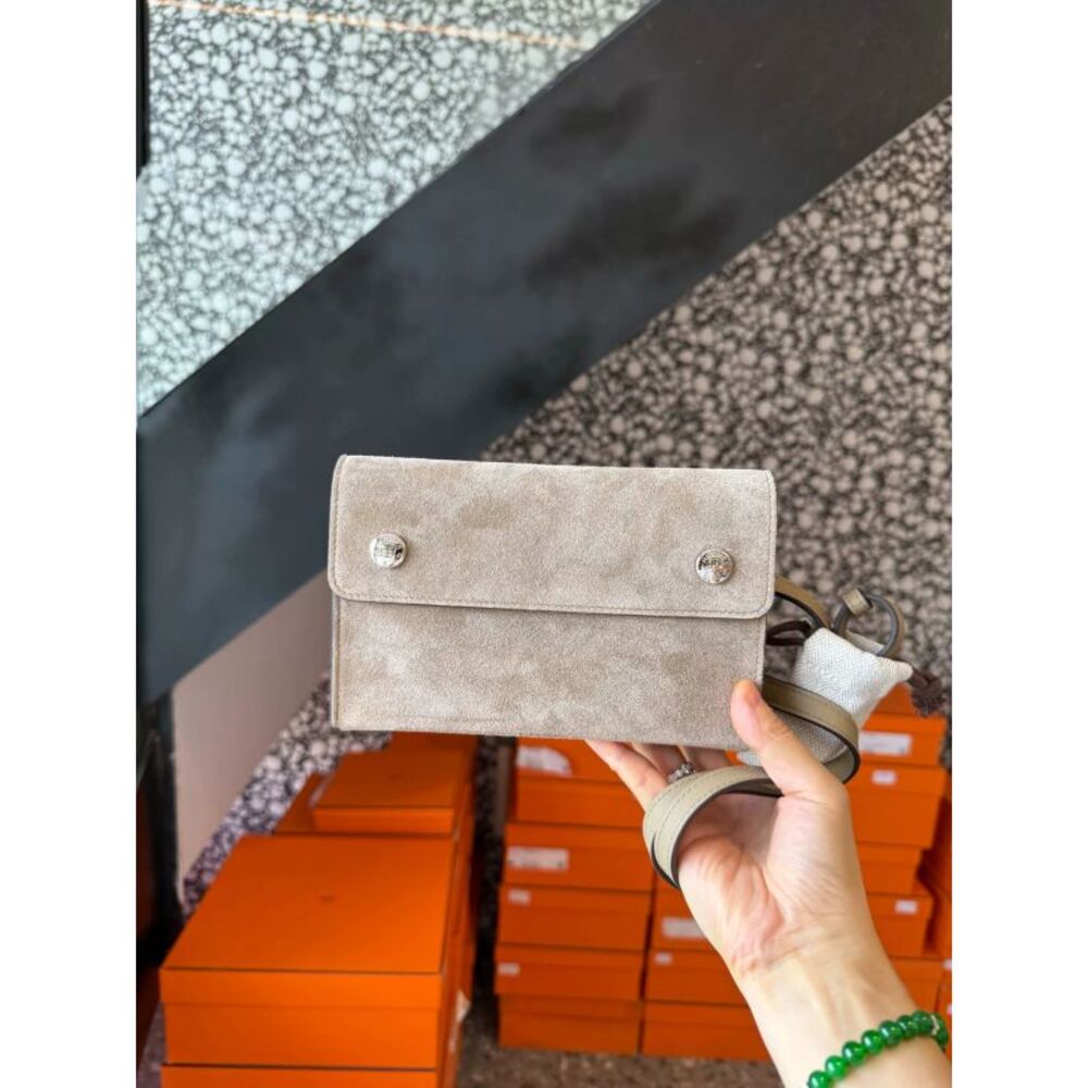 Hermès Women Pre-Loved Bag Brand New Condition
